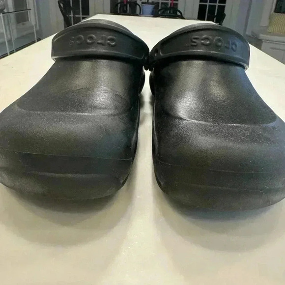 Crocs men’s black slip on shoes. Ankle strap Size 13 perfect condition - Picture 2 of 10